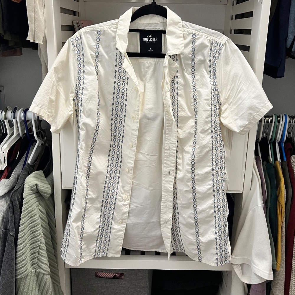 Hollister Embroidered Camp Collar Button Down Shirt